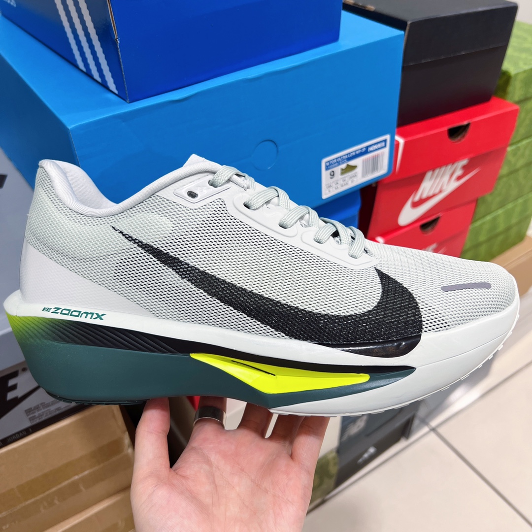 NIKE runner 152